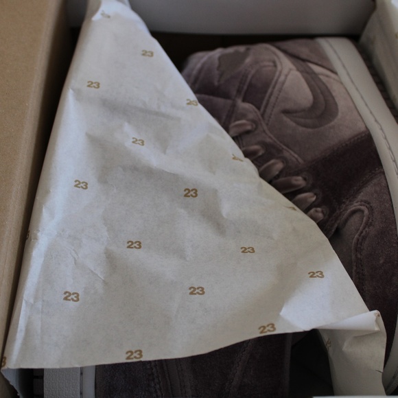 Women's Jordan 1 Mid SE Purple Smoke/White Size 9 - Picture 9 of 11